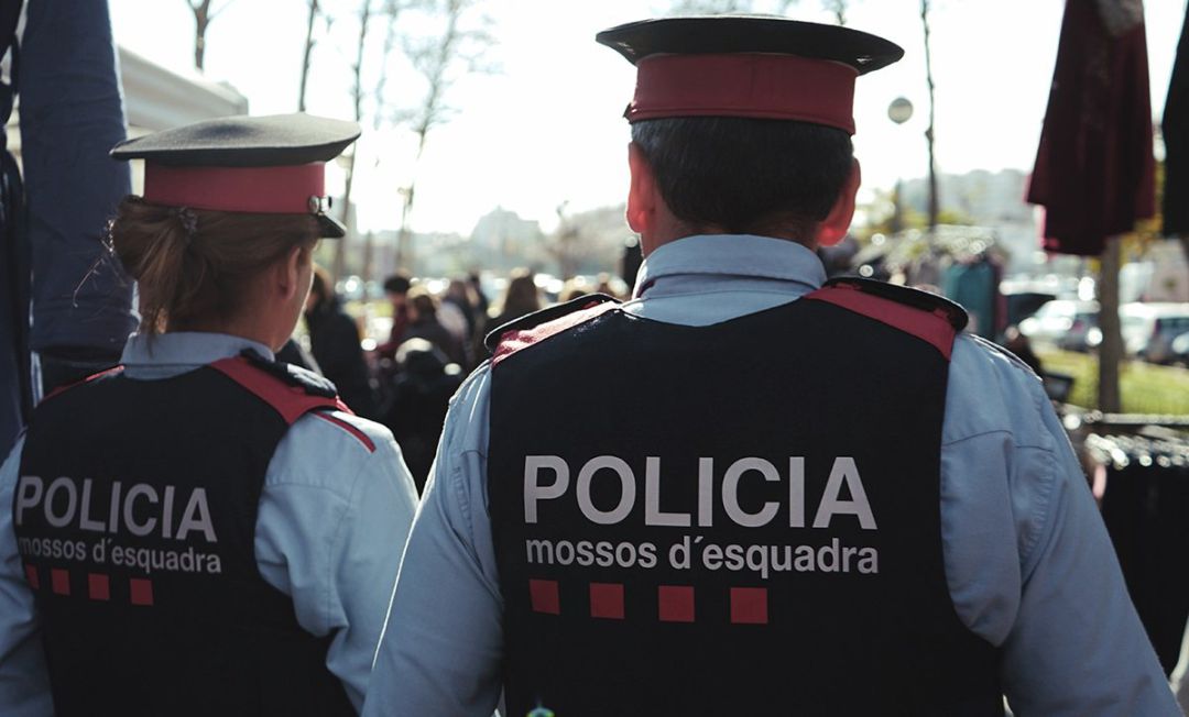 Archivo - Dos Mossos d'Esquadra. Foto de archivo Archivo - Dos Mossos d'Esquadra. Foto de archivo