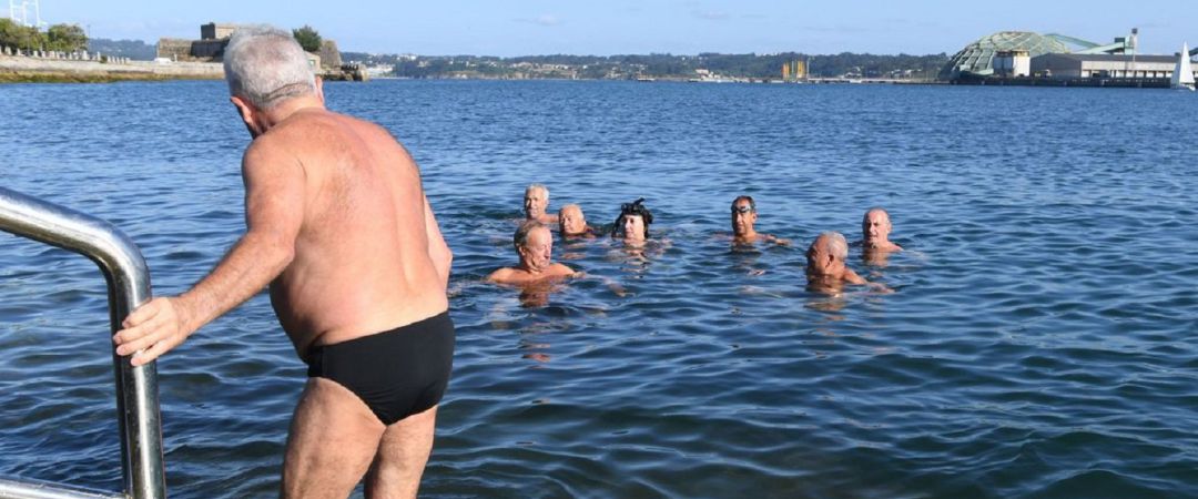Bañistas en O Parrote Bañistas en O Parrote