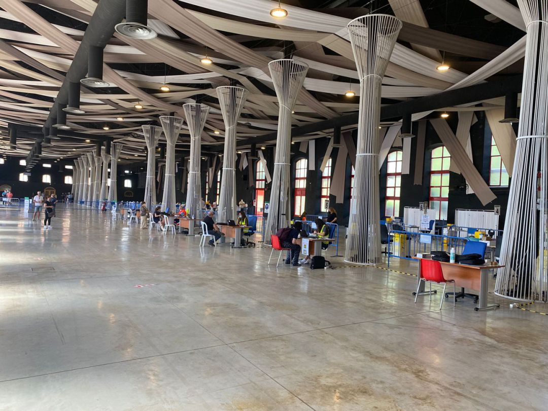 Espacio de vacunación masiva contra la covid en el Pabellón 1 de la Feria de Muestras de Armilla-Granada (FERMASA) Espacio de vacunación masiva contra la covid en el Pabellón 1 de la Feria de Muestras de Armilla-Granada (FERMASA)