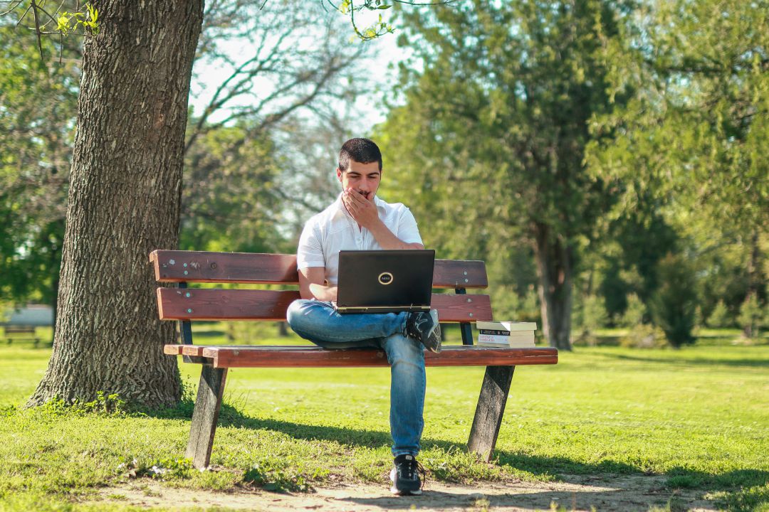 Estudiante en el parque Estudiante en el parque