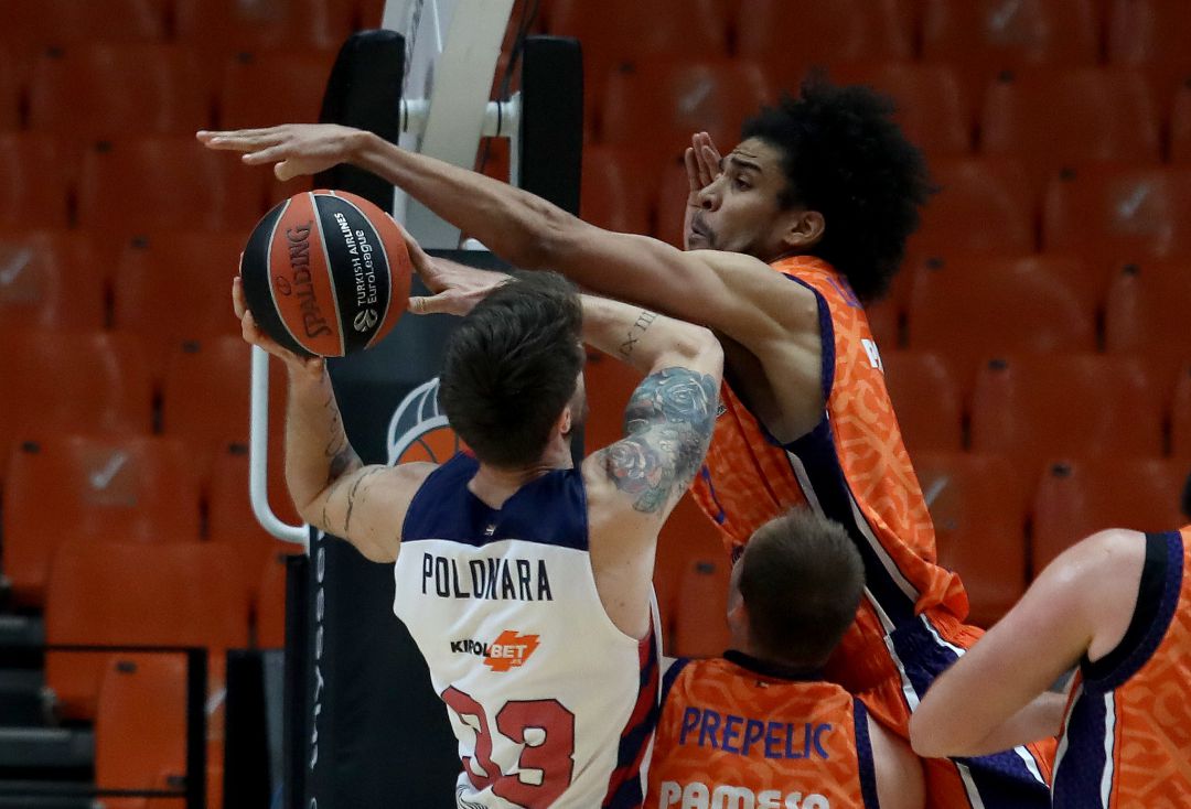 Imagen del primer partido de la serie disputado en La Fonteta Imagen del primer partido de la serie disputado en La Fonteta