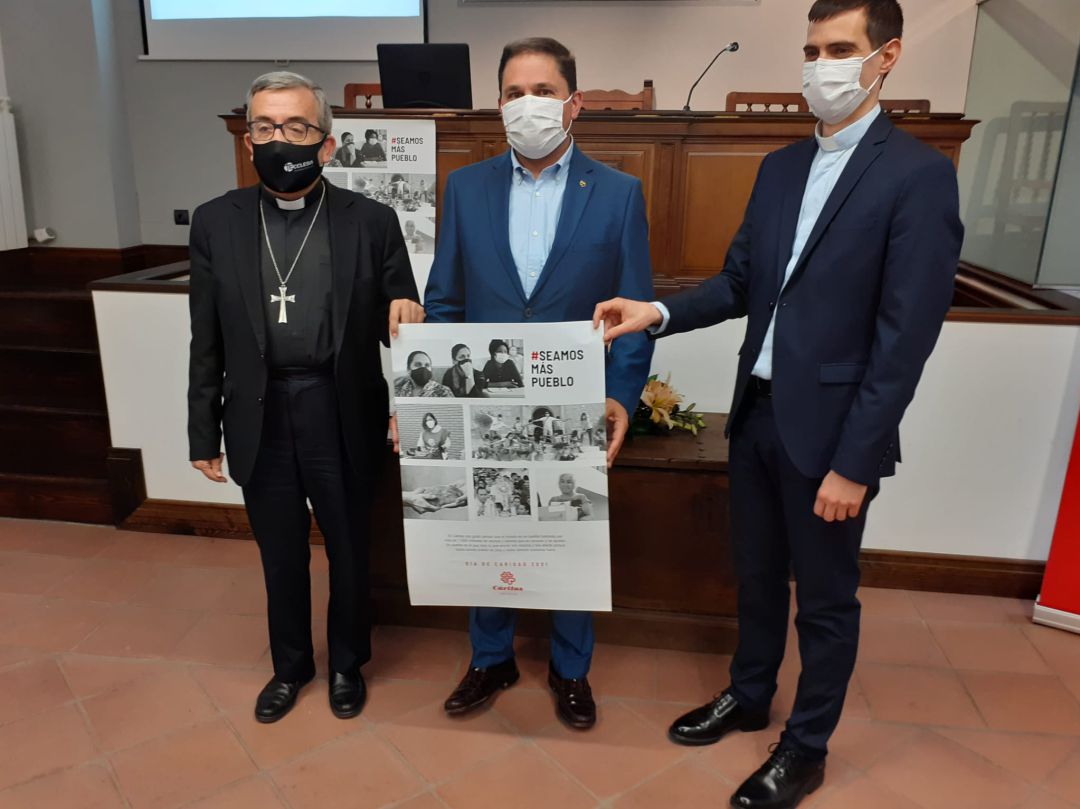 El presidente de Cáritas en Valladolid acompañado del obispo auxiliar El presidente de Cáritas en Valladolid acompañado del obispo auxiliar
