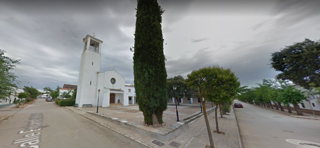 Plaza del poblado de Bazán, uno de las pedanías de colonización que dependen de Viso del Marqués, donde residen una veintena de familias. Plaza del poblado de Bazán, uno de las pedanías de colonización que dependen de Viso del Marqués, donde residen una veintena de familias.