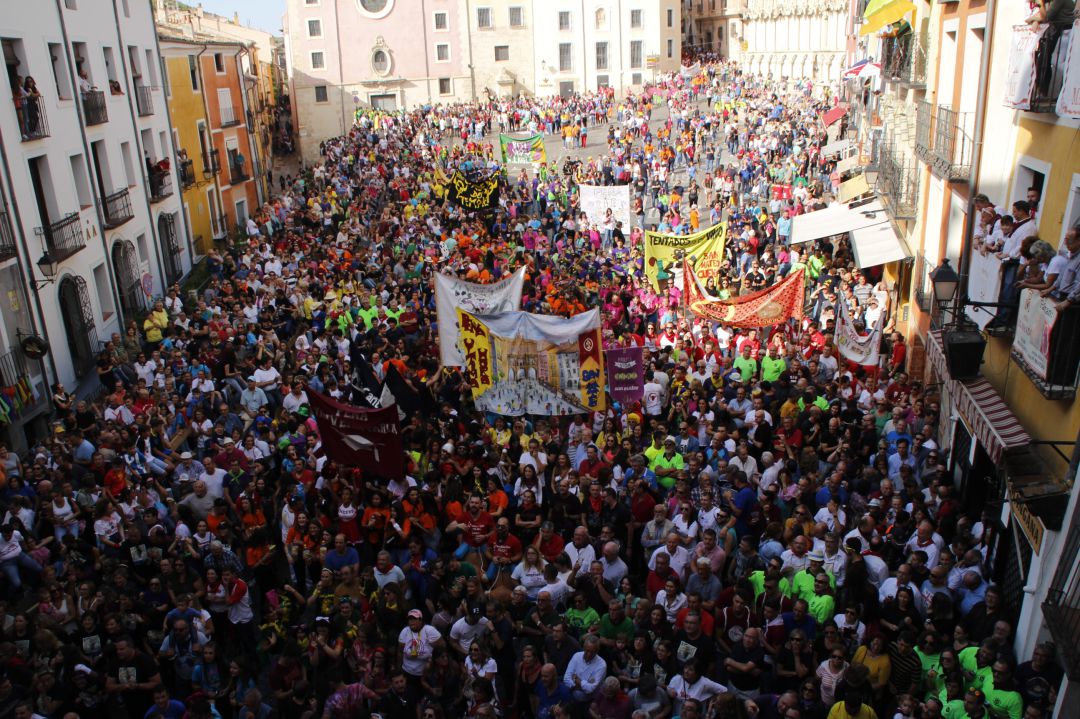 Las peñas congregadas ante el pregón de las fiestas de San Mateo de 2019
Las peñas congregadas ante el pregón de las fiestas de San Mateo de 2019