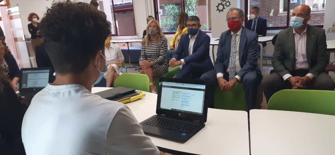 El alcalde de Alcobendas, Rafael Sánchez Acera, ha acompañado al consejero en su visita El alcalde de Alcobendas, Rafael Sánchez Acera, ha acompañado al consejero en su visita