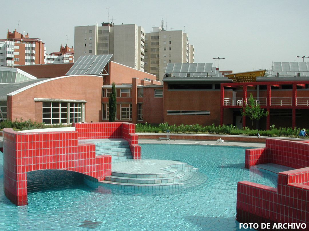 Piscina del Polideportivo de Villafontana en Móstoles Piscina del Polideportivo de Villafontana en Móstoles