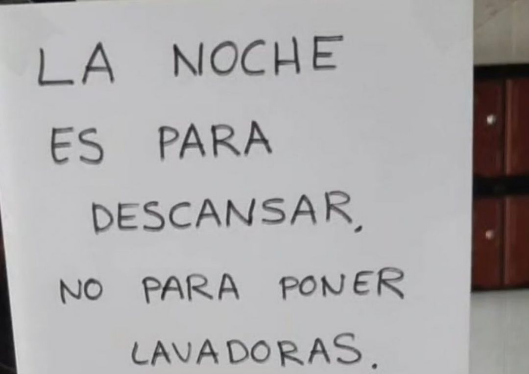 La primera bronca entre vecinos por la subida de la luz se hace viral en redes. La primera bronca entre vecinos por la subida de la luz se hace viral en redes.