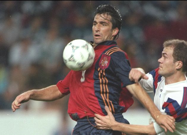 Juan Antonio Pizzi con la camiseta de España Juan Antonio Pizzi con la camiseta de España