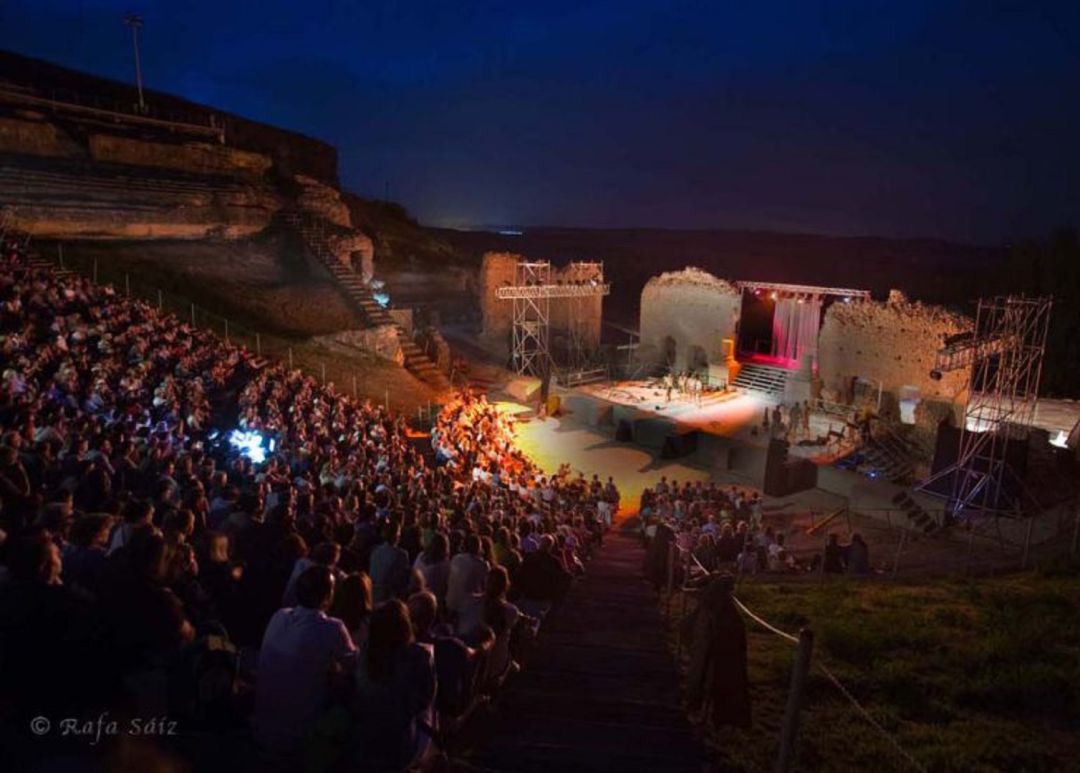 El Festival de Verano de Clunia es una de las citas culturales más esperadas de la provincia El Festival de Verano de Clunia es una de las citas culturales más esperadas de la provincia
