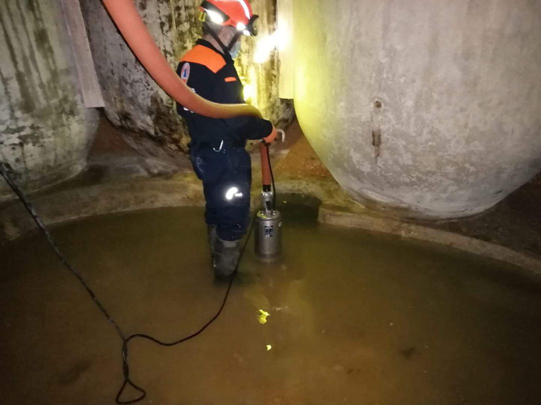 Una cueva inundada en la localidad Una cueva inundada en la localidad