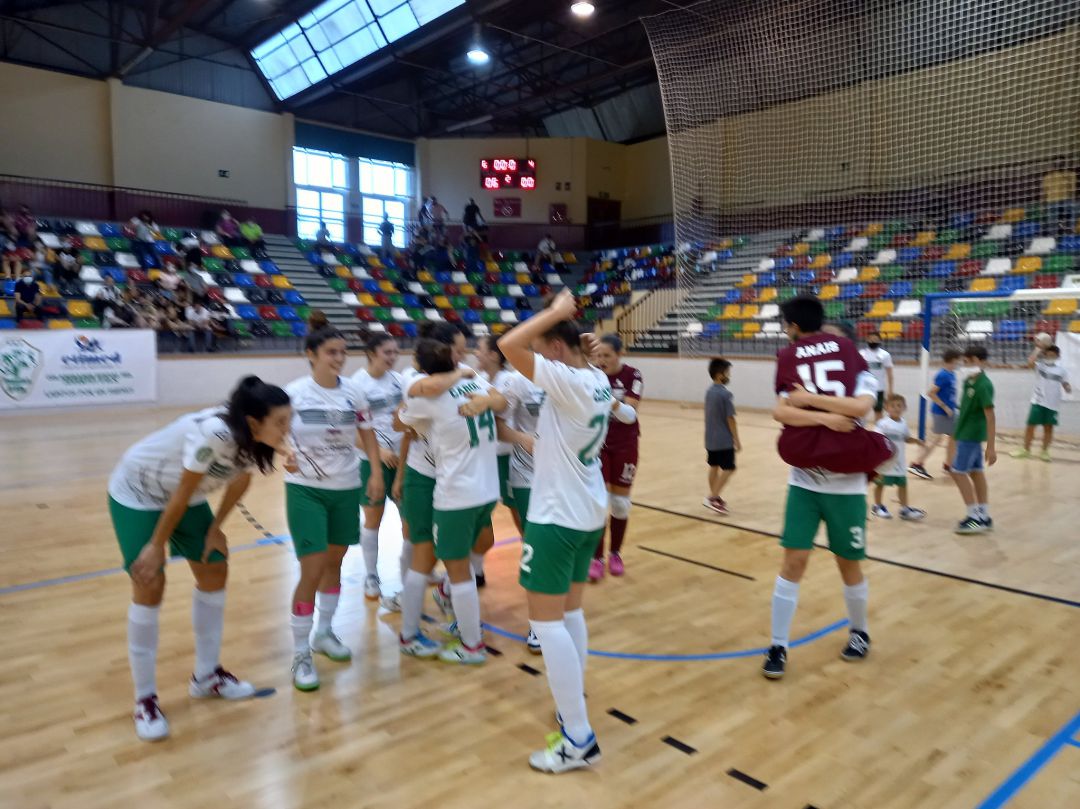 Las jugadoras del Joventut celebran su pase a la final por el ascenso Las jugadoras del Joventut celebran su pase a la final por el ascenso