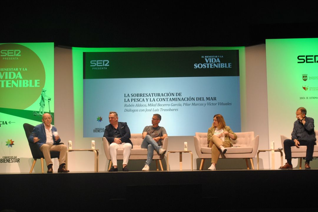 José Luis Trasobares, Rubén Aldaco, Mikel Becerro, Pilar Marcos y Víctor Viñuales en el Congreso del Bienestar y la vida sostenible José Luis Trasobares, Rubén Aldaco, Mikel Becerro, Pilar Marcos y Víctor Viñuales en el Congreso del Bienestar y la vida sostenible