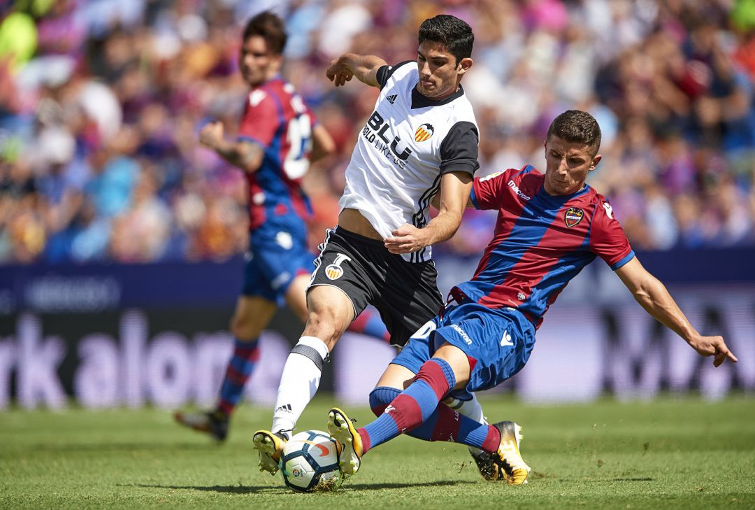 Guedes y Bardhi en el derbi Valencia - Levante Guedes y Bardhi en el derbi Valencia - Levante