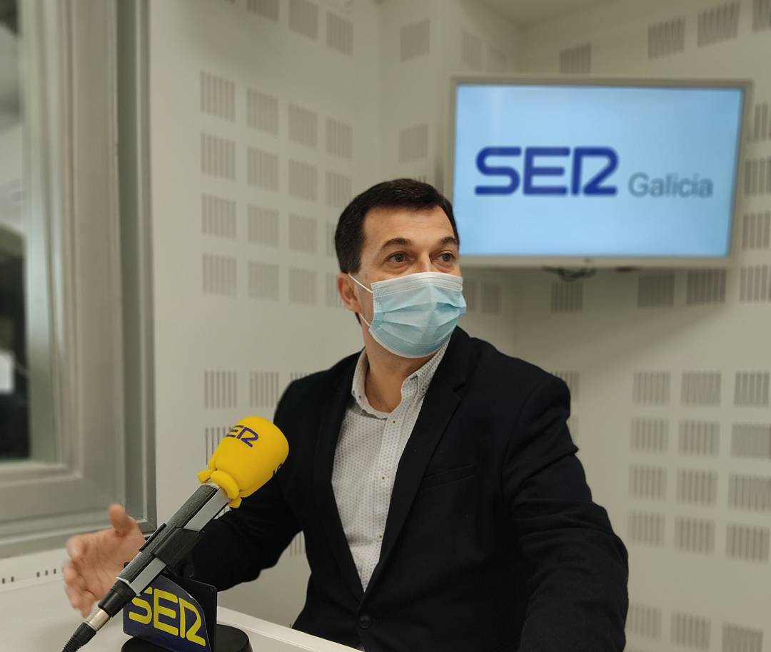El secretario general de los socialistas gallegos, Gonzalo Caballero, durante la entrevista en los estudios de Radio Galicia - Cadena SER. El secretario general de los socialistas gallegos, Gonzalo Caballero, durante la entrevista en los estudios de Radio Galicia - Cadena SER.