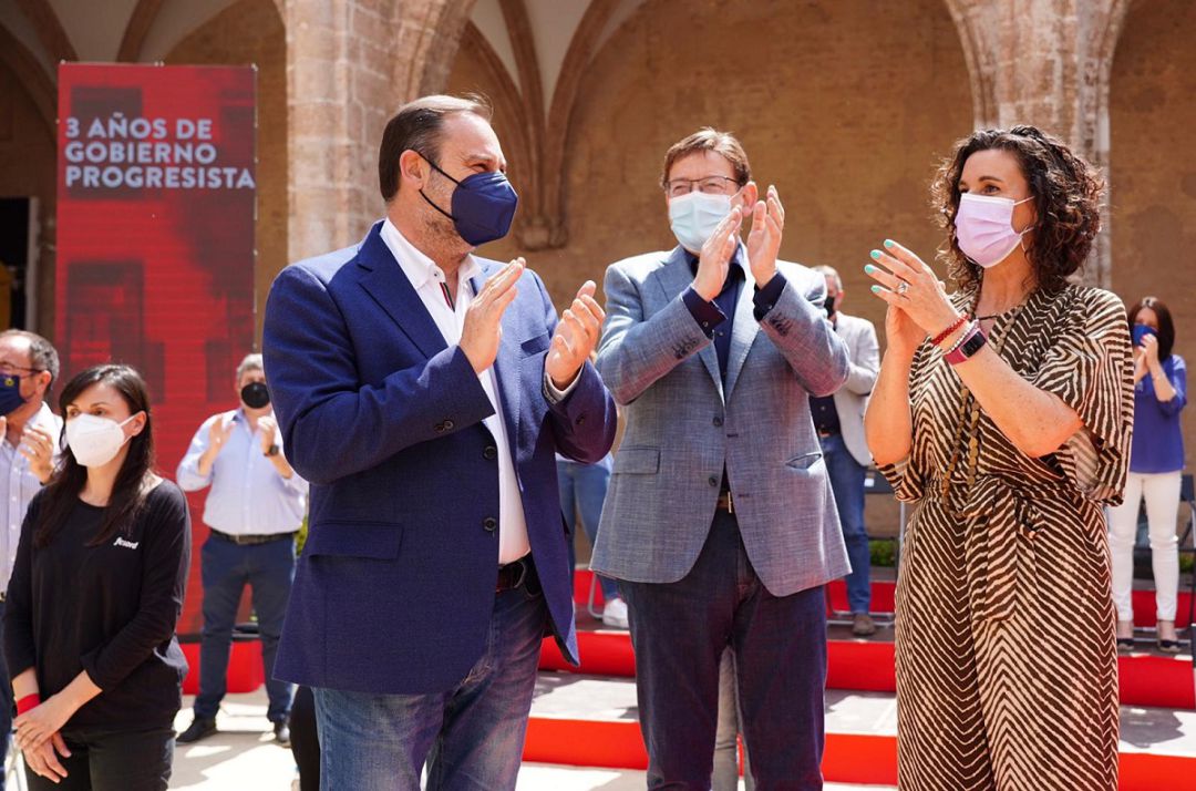 El secretario de Organización del PSOE y ministro de Transportes, José Luis Ábalos (izqda.), el president de la Generalitat y secretario general del PSPV-PSOE, Ximo Puig (centro), y la secretaria general del PSPV-PSOE provincial de Valencia, Mercedes Caballero El secretario de Organización del PSOE y ministro de Transportes, José Luis Ábalos (izqda.), el president de la Generalitat y secretario general del PSPV-PSOE, Ximo Puig (centro), y la secretaria general del PSPV-PSOE provincial de Valencia, Mercedes Caballero