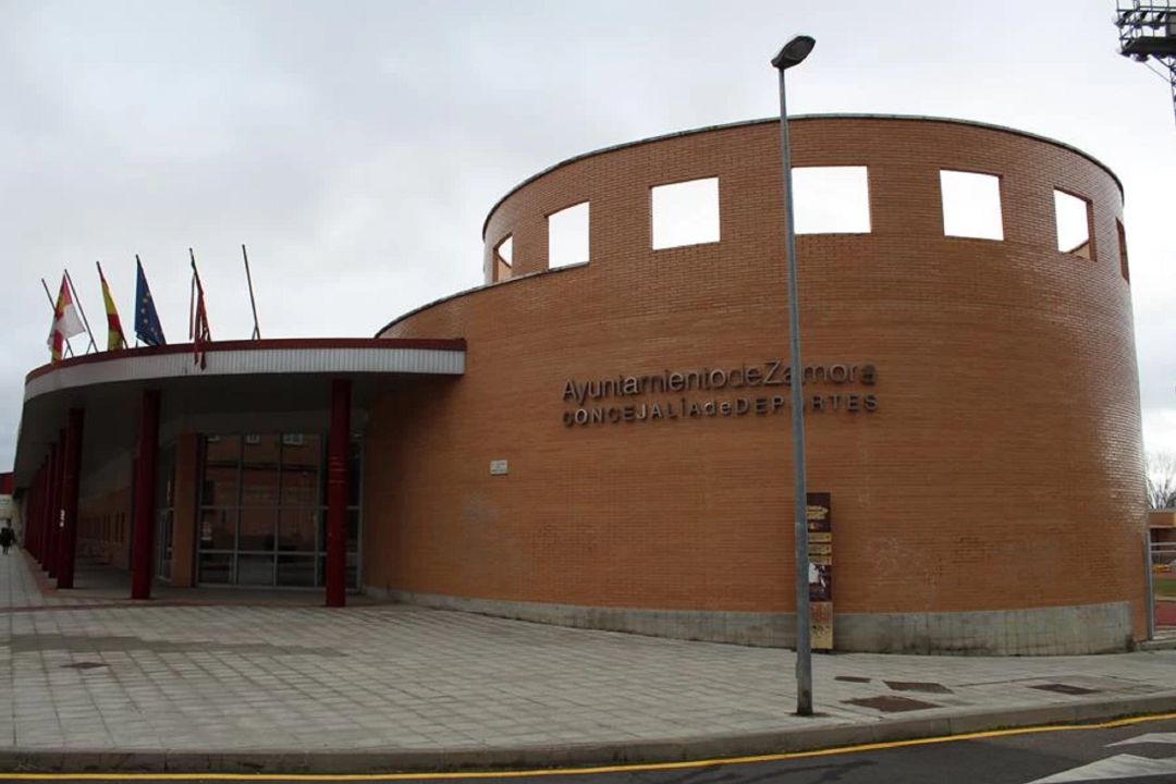 Fachada de la "Casa del Deporte" Fachada de la "Casa del Deporte"