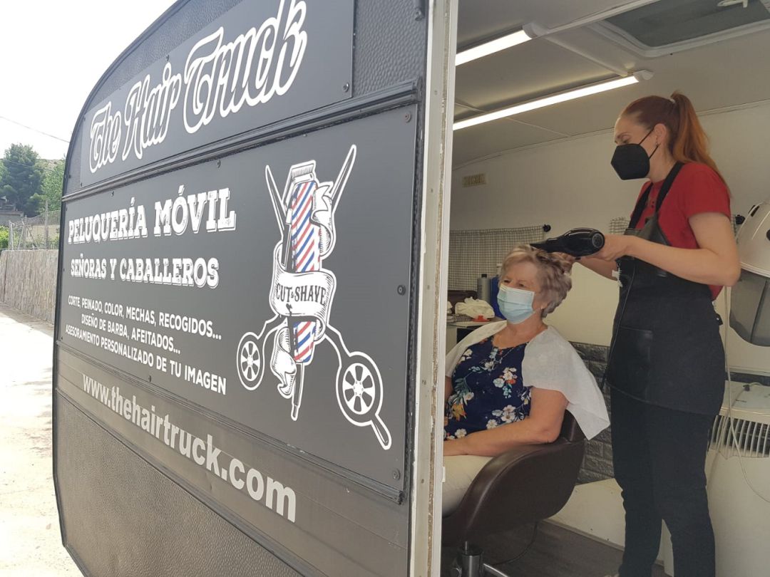The Hair Truck, durante su visita a Los Fayos The Hair Truck, durante su visita a Los Fayos