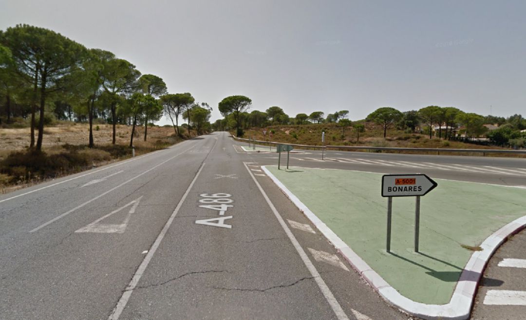 Carretera A-486 cercana a Bonares, Huelva. Carretera A-486 cercana a Bonares, Huelva.