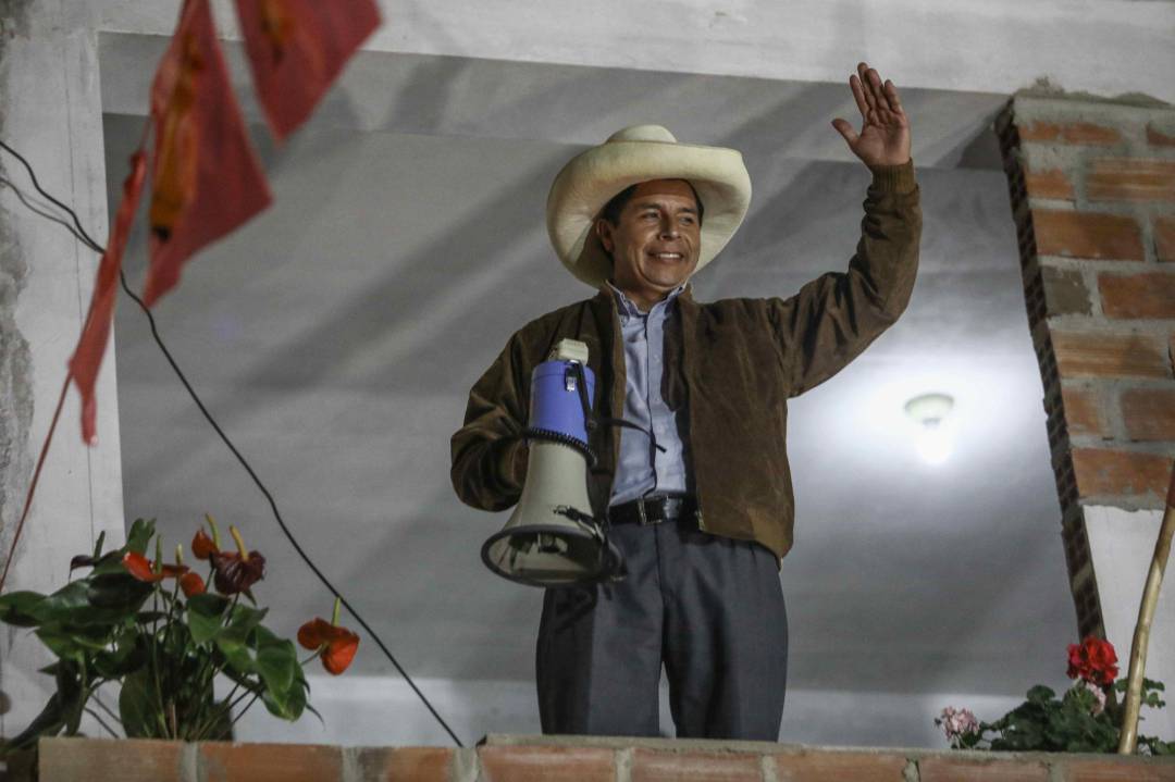 El candidato presidencial, Pedro Castillo, se dirige a sus simpatizantes mientras se conocían los resultados del sondeo a boca de urna El candidato presidencial, Pedro Castillo, se dirige a sus simpatizantes mientras se conocían los resultados del sondeo a boca de urna