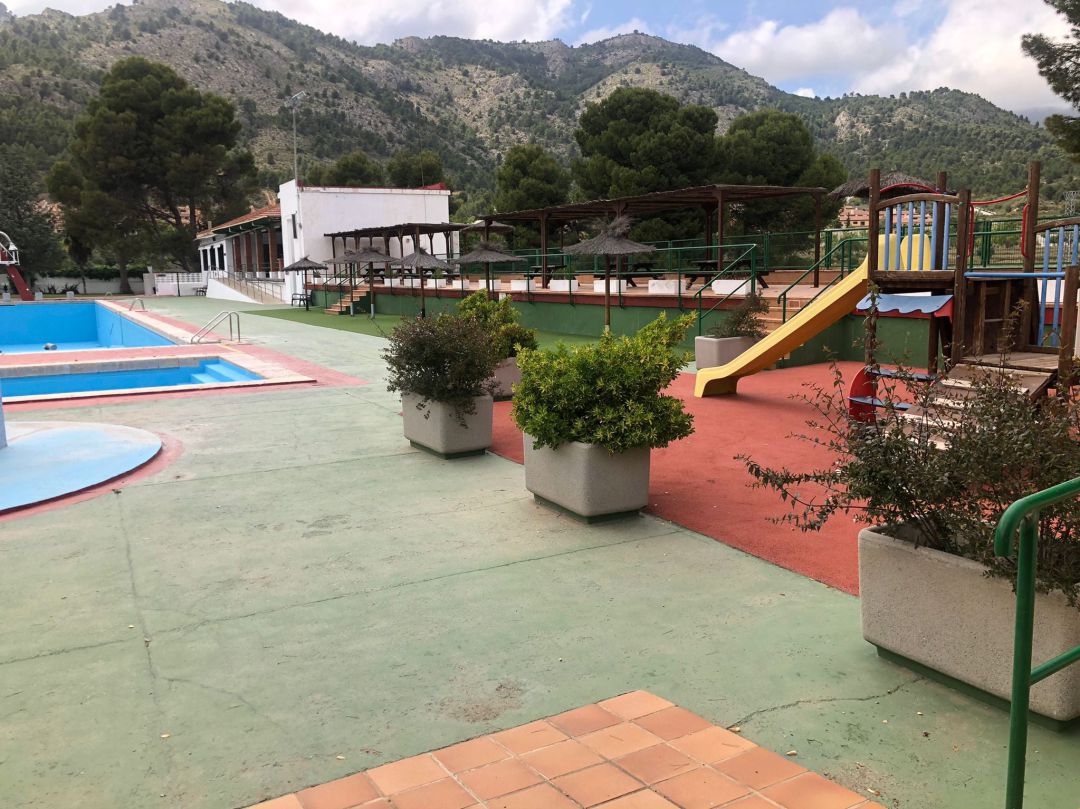 Puesta a punto de la piscina José Trenzano Alós Puesta a punto de la piscina José Trenzano Alós