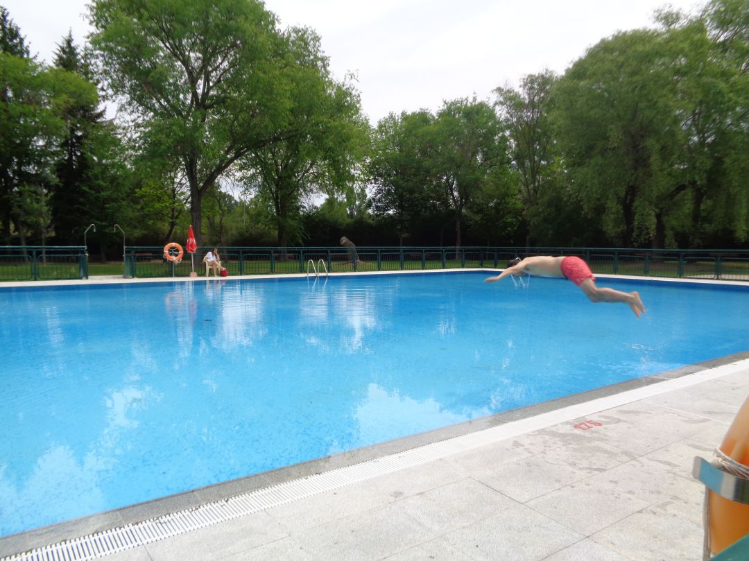 Primer chapuzón en las piscinas de verano en 2020 Primer chapuzón en las piscinas de verano en 2020