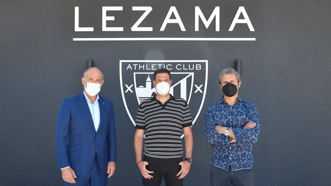 Imanol de la Sota junto al presidente del Athletic Club, Aitor Elizegi, y el director deportivo, Rafa Alkorta Imanol de la Sota junto al presidente del Athletic Club, Aitor Elizegi, y el director deportivo, Rafa Alkorta