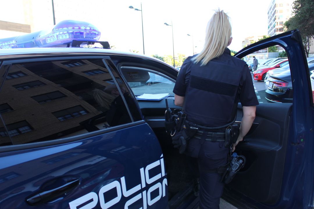 Agente de la Policía Nacional Agente de la Policía Nacional
