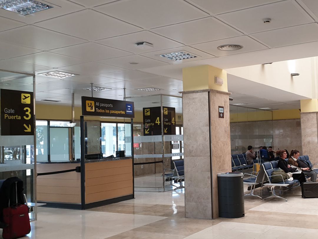 Foto de archivo de la sala de embarque del Aeropuerto de Granada-Jaén Foto de archivo de la sala de embarque del Aeropuerto de Granada-Jaén