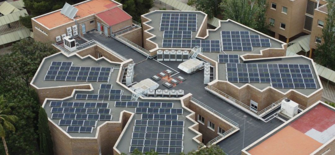 Planta de energía solar fotovoltaica instalada en la Universidad de Jaén Planta de energía solar fotovoltaica instalada en la Universidad de Jaén