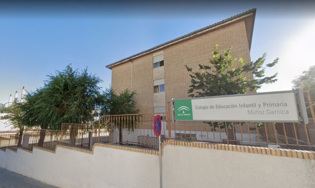 El Colegio Muñoz Garnica será suprimido por la Junta de Andalucía, por lo que la capital jiennense pierde un centro educativo El Colegio Muñoz Garnica será suprimido por la Junta de Andalucía, por lo que la capital jiennense pierde un centro educativo