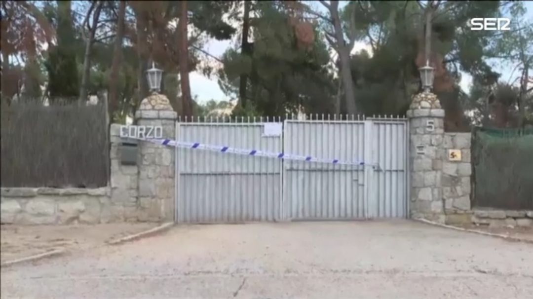 La policía ha hallado los cadáveres de un hombre y una mujer en lo que parece un crimen de violencia machista. La policía ha hallado los cadáveres de un hombre y una mujer en lo que parece un crimen de violencia machista.