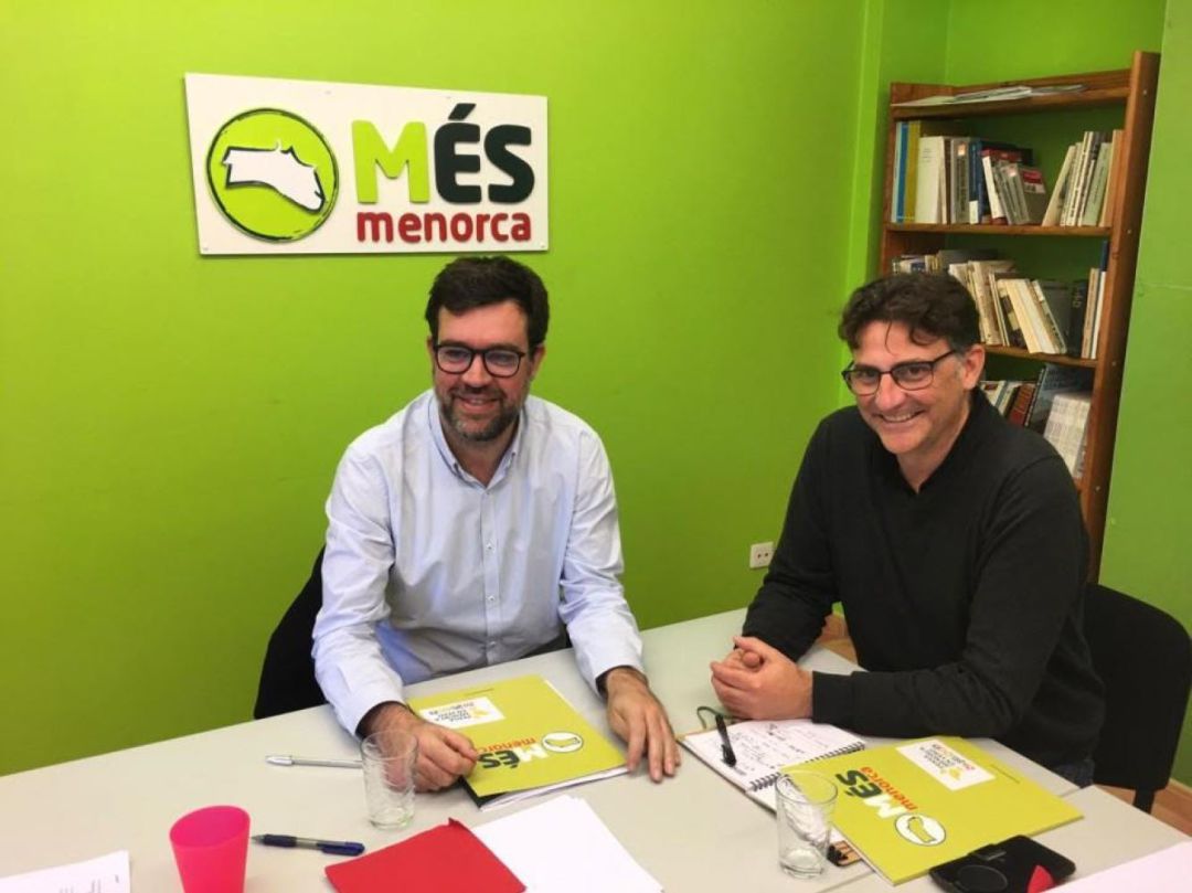 Els representants de Més per Menorca i Més per Mallorca ja han pactat anar junts a les generals sota una nova marca política ecosobiranista. Els representants de Més per Menorca i Més per Mallorca ja han pactat anar junts a les generals sota una nova marca política ecosobiranista.