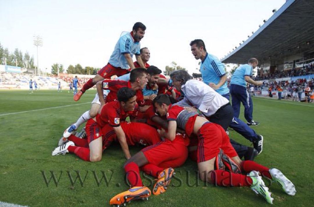 Martín con la piña rojilla tras el gol de Javi Flaño en el descuento en Sabadell Martín con la piña rojilla tras el gol de Javi Flaño en el descuento en Sabadell