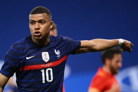 Mbappé durante un partido con la selección francesa Mbappé durante un partido con la selección francesa