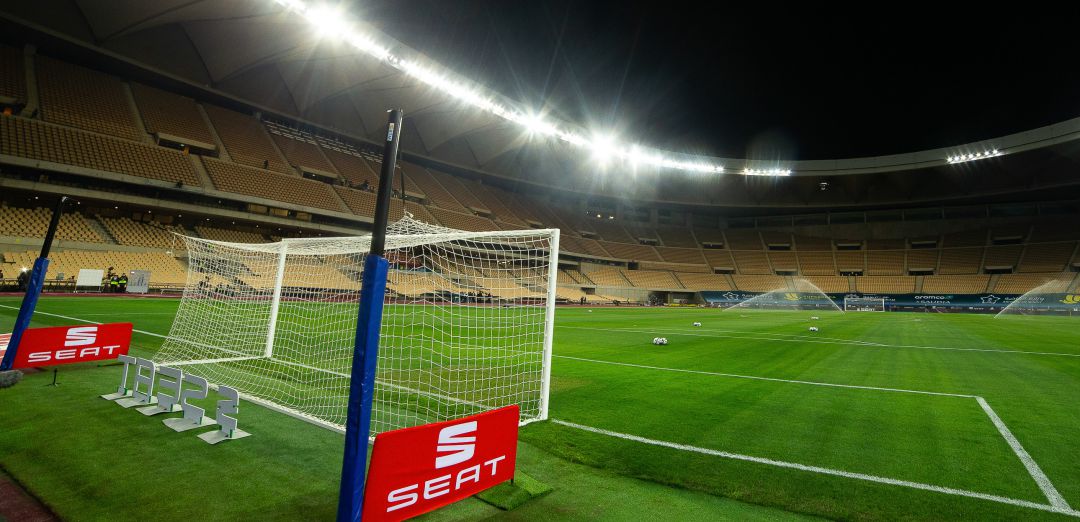 El Estadio de la Cartuja, poco antes de la disputa de un partido de la selección española El Estadio de la Cartuja, poco antes de la disputa de un partido de la selección española