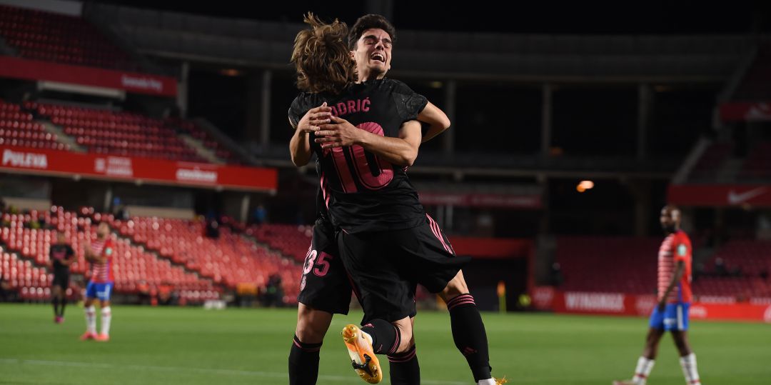 Miguel Gutiérrez y Luka Modric celebran un gol del Real Madrid ante el Granada Miguel Gutiérrez y Luka Modric celebran un gol del Real Madrid ante el Granada
