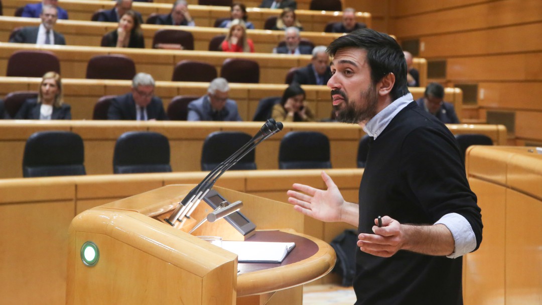 El escándalo progre de Ramón Espinar le cuesta un disgusto en Twitter: Ya usa hasta su terminología