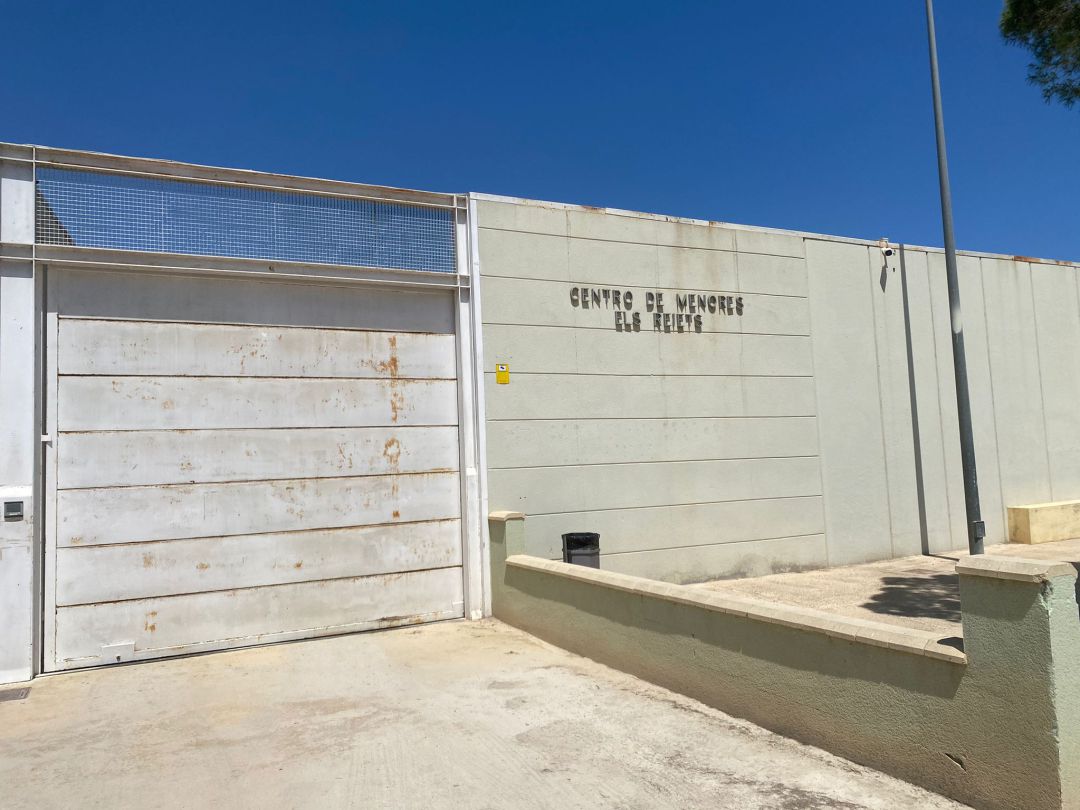 Entrada al Centro de Menores de Els Reiets de Alicante. Entrada al Centro de Menores de Els Reiets de Alicante.