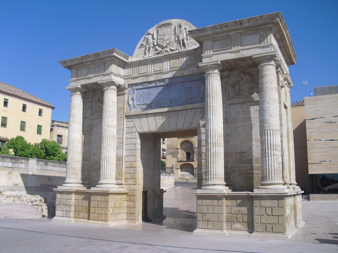Puerta del Puente, levantada en honor a Felipe II. Córdoba Puerta del Puente, levantada en honor a Felipe II. Córdoba