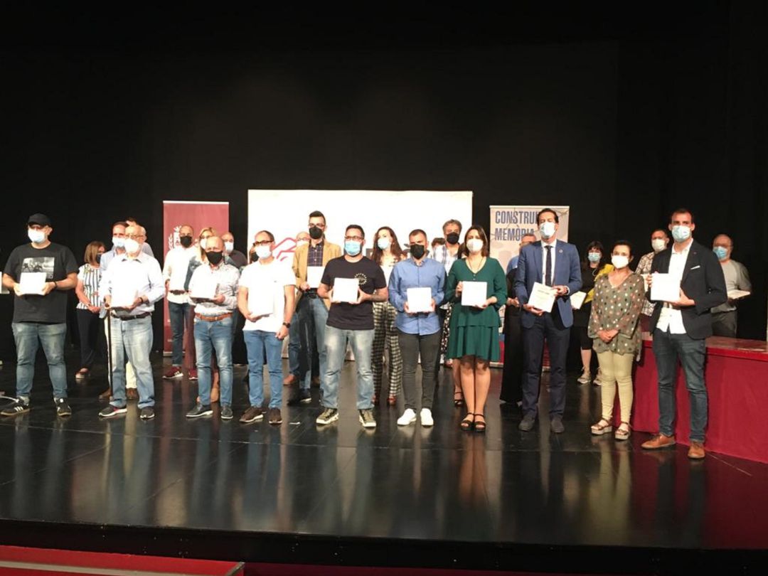 Familiares y políticos de las localidades a las que pertenecieron las víctimas homenajeadas Familiares y políticos de las localidades a las que pertenecieron las víctimas homenajeadas