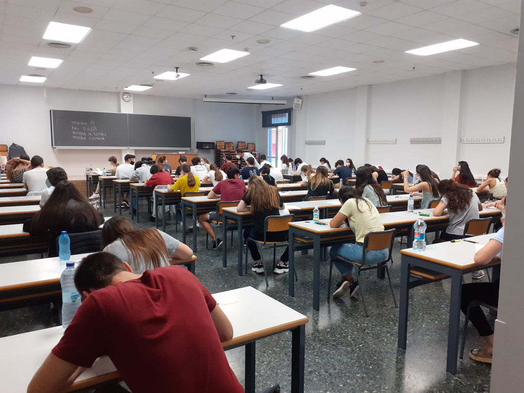 Examen de la PAU en el Campus de Gandia Examen de la PAU en el Campus de Gandia
