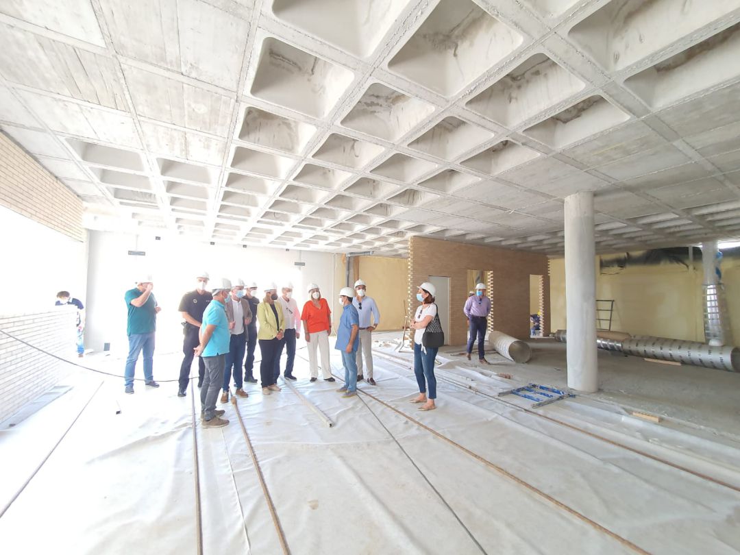 La alcaldesa de Motril, Luisa García Chamorro, junto a técnicos y miembros del equipo de gobierno visitan las obras de la nueva jefatura de policía local La alcaldesa de Motril, Luisa García Chamorro, junto a técnicos y miembros del equipo de gobierno visitan las obras de la nueva jefatura de policía local