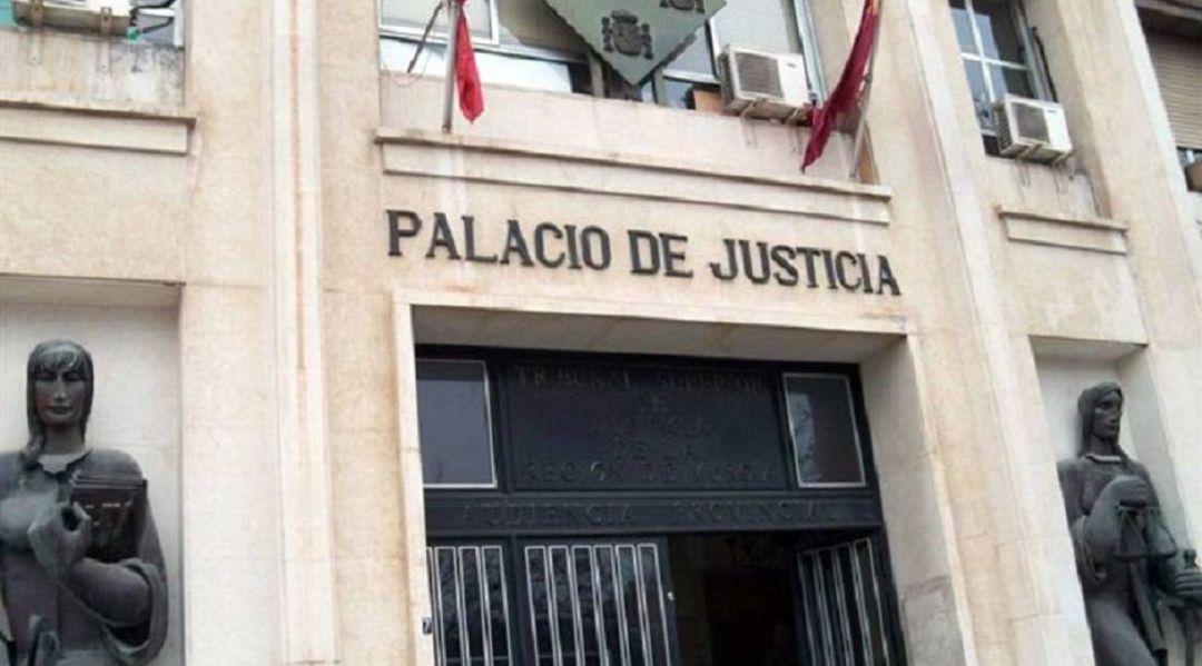 6 meses de prisión para dos panaderos acusados de acoso laboral a 18 trabajadores 6 meses de prisión para dos panaderos acusados de acoso laboral a 18 trabajadores
