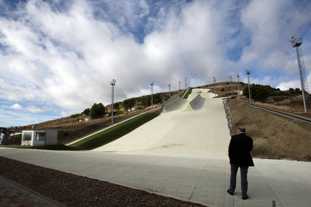 Panorámica de lo que tenía que haber sido el proyecto de 'Meseta Ski' Panorámica de lo que tenía que haber sido el proyecto de 'Meseta Ski'