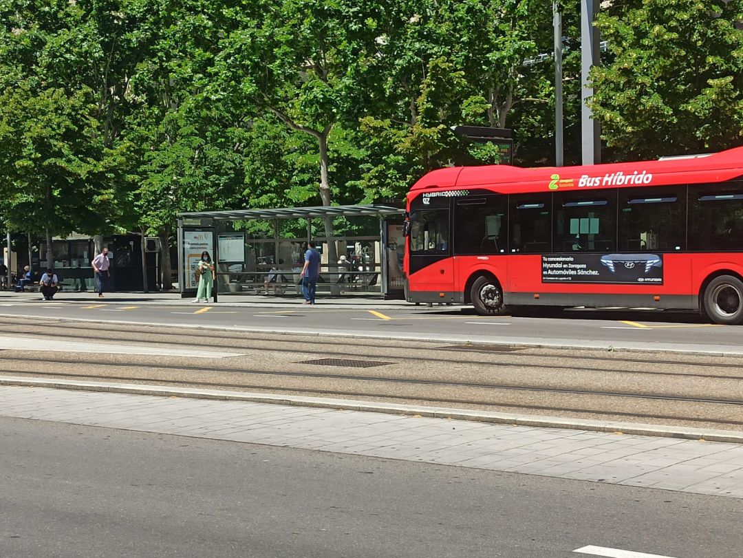 Paradas del bus urbano de la Plaza Aragón de Zaragoza Paradas del bus urbano de la Plaza Aragón de Zaragoza