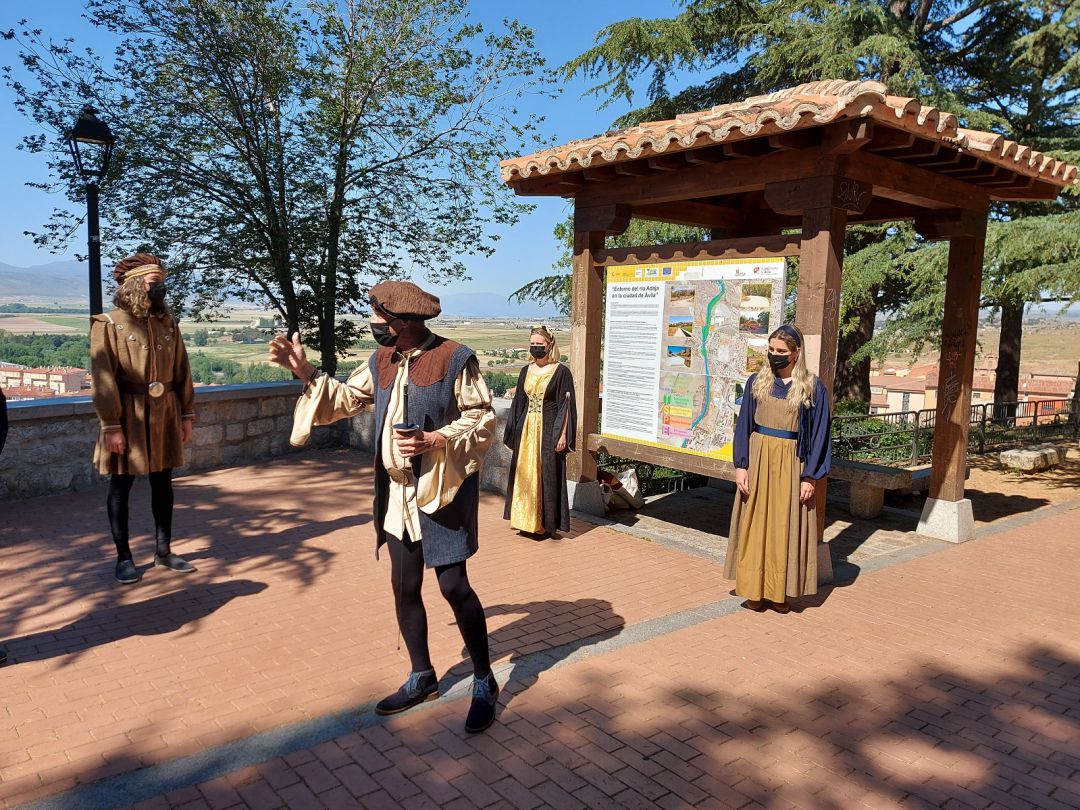 El grupo de teatro 'Escabel', interpretando la leyenda de 'Manqueospese' El grupo de teatro 'Escabel', interpretando la leyenda de 'Manqueospese'