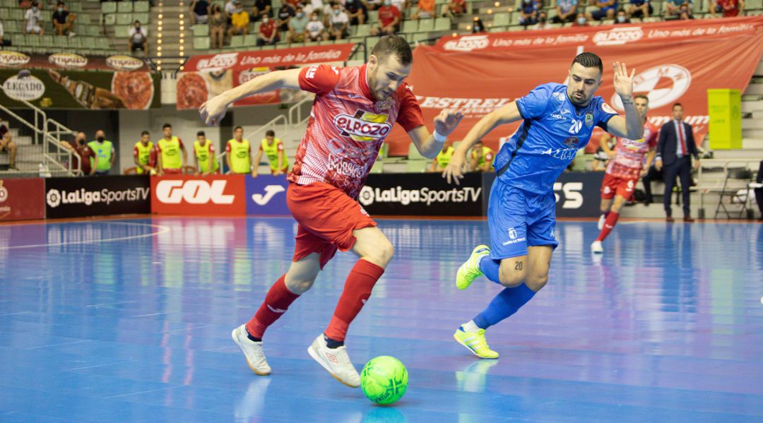 Imagen de uno de los instantes del encuentro entre el Pozo Murcia VS Viña Albali Valdepeñas Imagen de uno de los instantes del encuentro entre el Pozo Murcia VS Viña Albali Valdepeñas