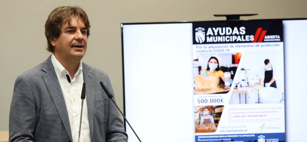 El alcalde de Fuenlabrada durante la presentación a la prensa de las ayudas a autónomos y micropymes que hayan invertido en medidas de seguridad COVID. El alcalde de Fuenlabrada durante la presentación a la prensa de las ayudas a autónomos y micropymes que hayan invertido en medidas de seguridad COVID.