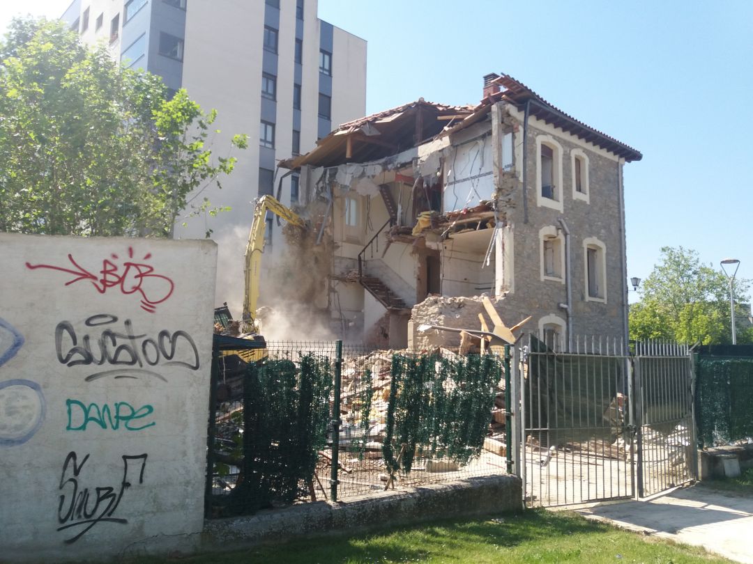 Los trabajos de demolición se han iniciado este lunes Los trabajos de demolición se han iniciado este lunes