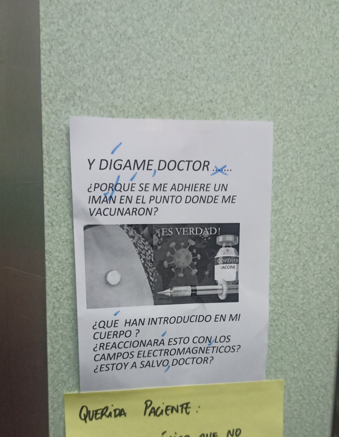 Una negacionista pega un cartel en su patio de vecinos y la respuesta que le dan se viraliza en redes. Una negacionista pega un cartel en su patio de vecinos y la respuesta que le dan se viraliza en redes.